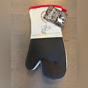 Disney Winnie the Pooh oven mitts NWT ret $69